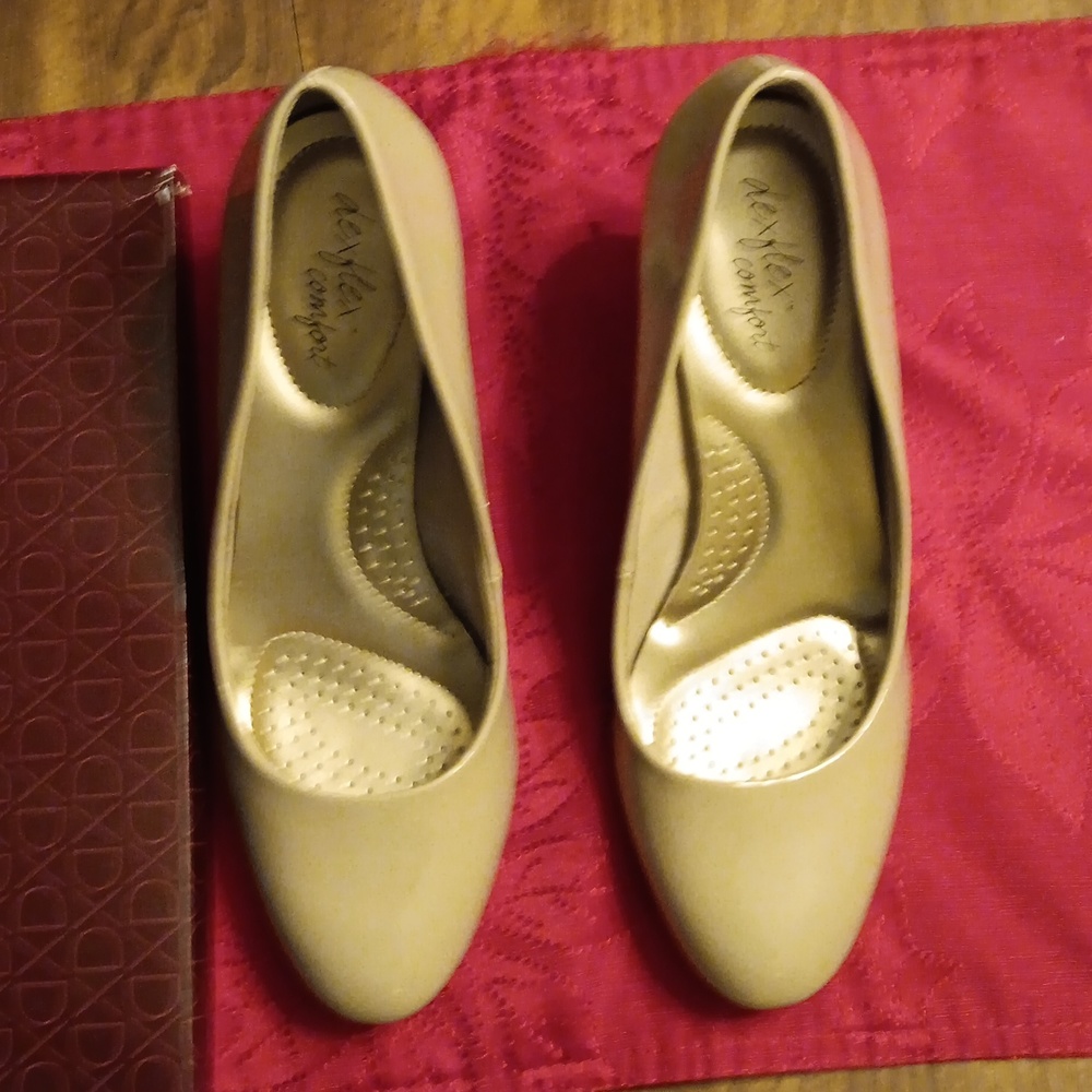 Dexflex comfort heels, 9.5 gently used